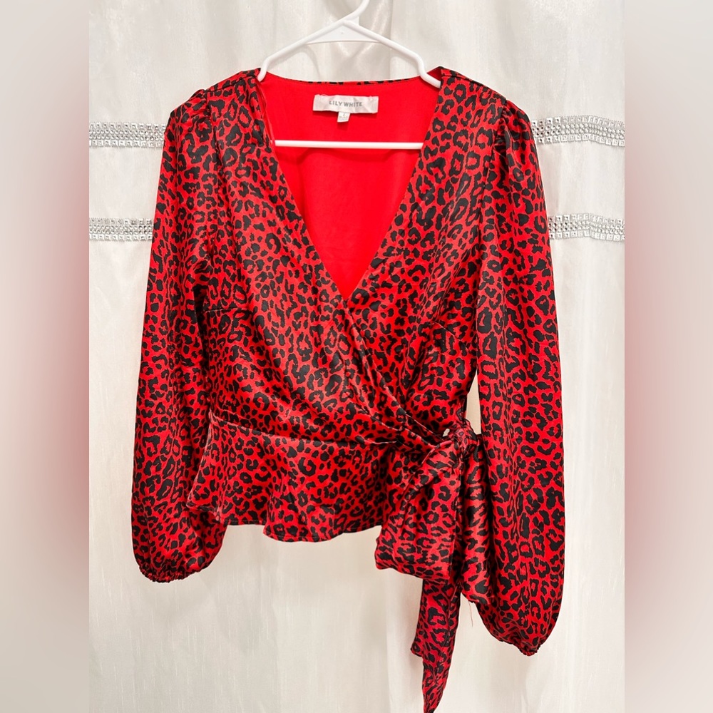 Lily White red cheetah print wrap top size Large